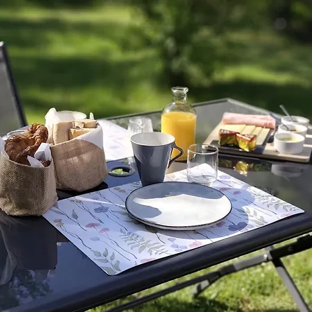 Les Bulles Bed & Breakfast *