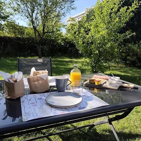 Les Bulles Bed & Breakfast